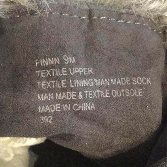 CUTE LITTLE WINTER BOOTS - Picture 2 of 2